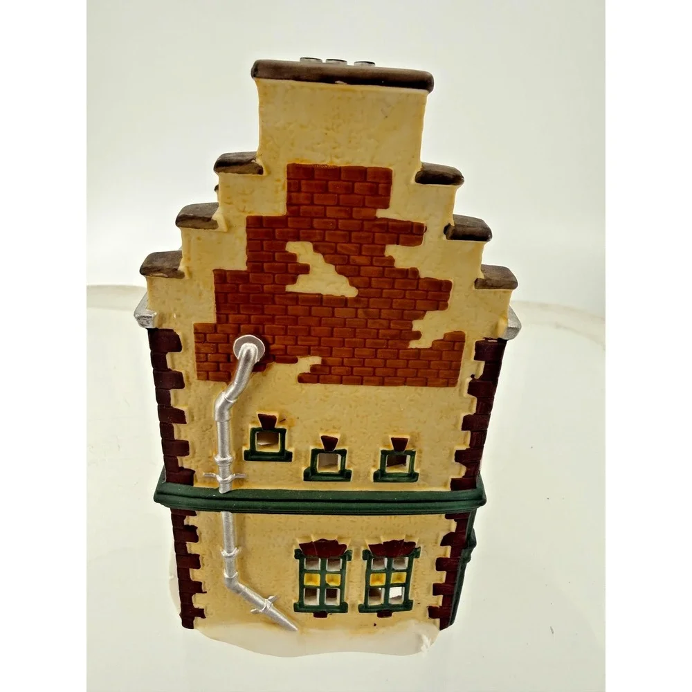 Dept 56 Dickens Village Faversham Lamps & Oil Porcelain Building #5832-7
